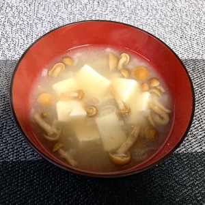 木綿豆腐と長ねぎのなめこ汁